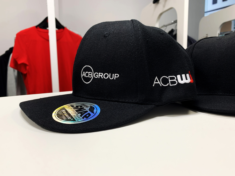 Opticom, reclamezuil, totem, Fleetmarking, lichtreclame gevel, gevelletters, wagenbelettering, signalisatie