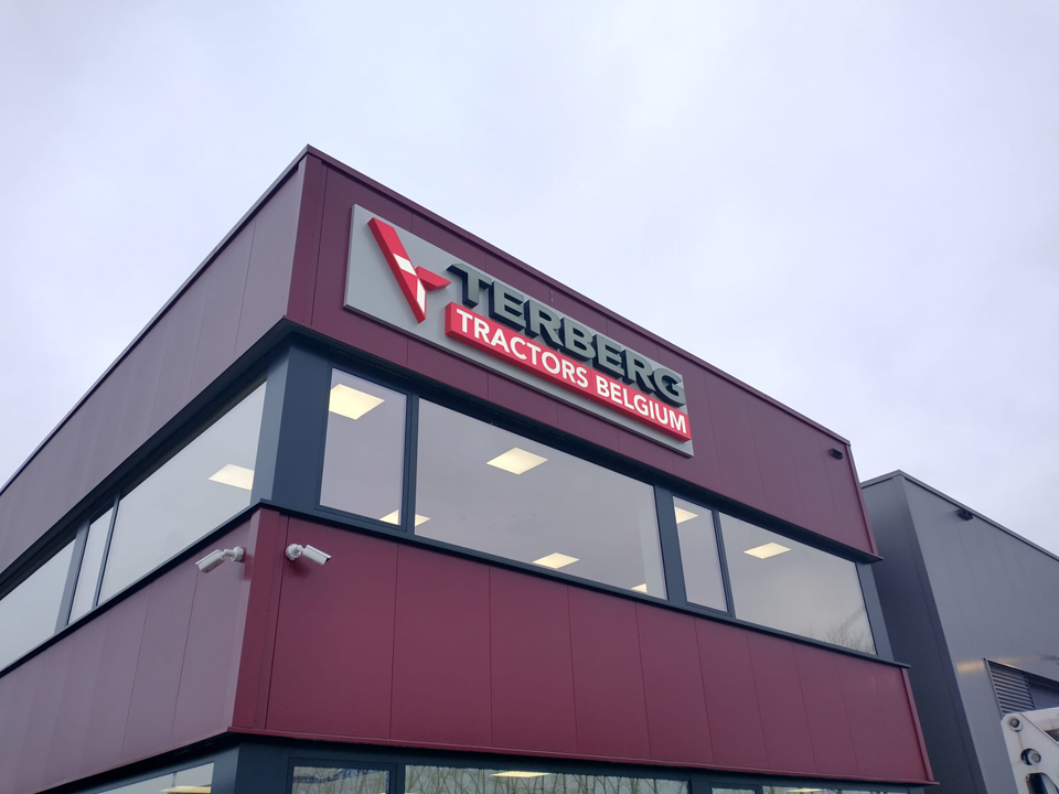 gevelcassette met lichtreclame