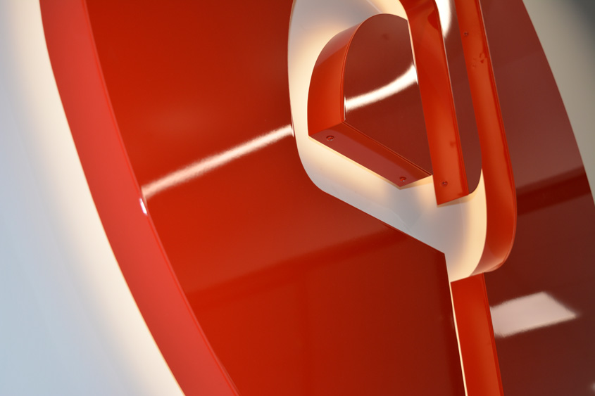 Indirect verlicht logo